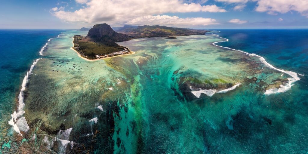 Подводный водопад в Датском проливе