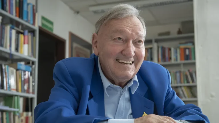 Еріх фон Денікен: Як теорія палеоконтакту допомагає пояснити загадки світових чудес