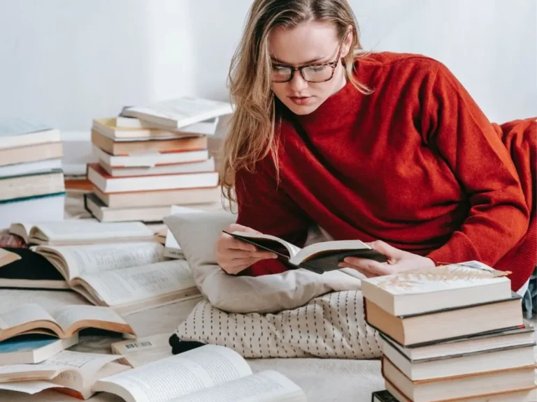 Самые читаемые книги в мире: ТОП книг бестселлеров